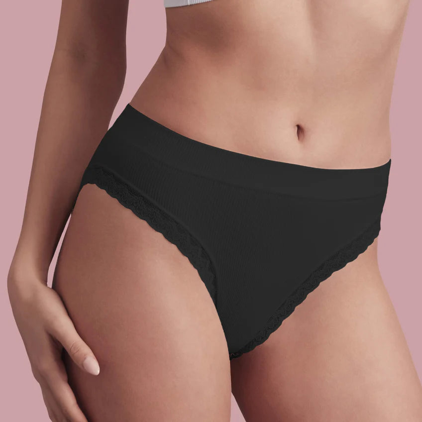 Slip senza cuciture a costine con pizzo