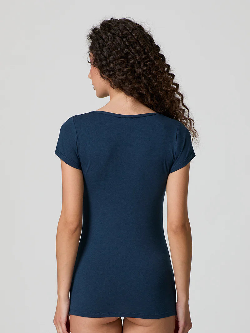 T-shirt Jadea scollo tondo profondo in cotone modal
