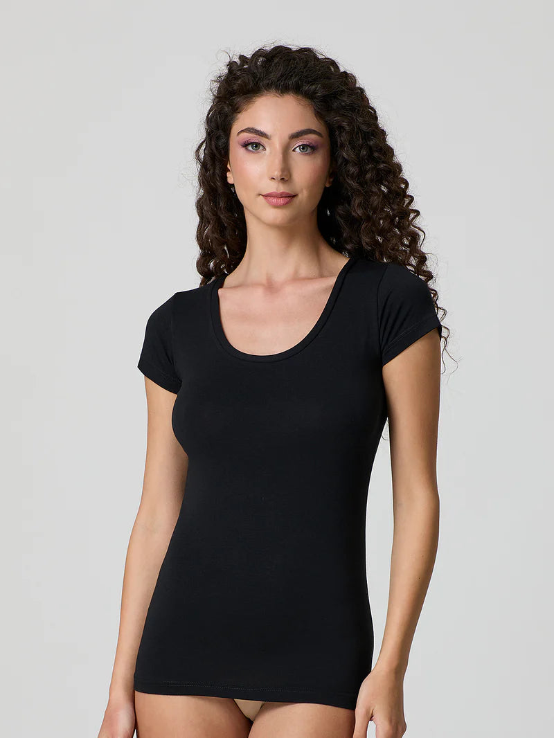 T-shirt Jadea scollo tondo profondo in cotone modal