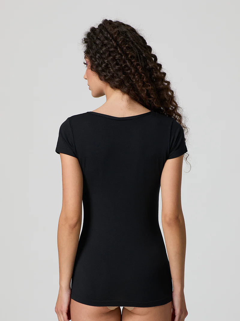 T-shirt Jadea scollo tondo profondo in cotone modal